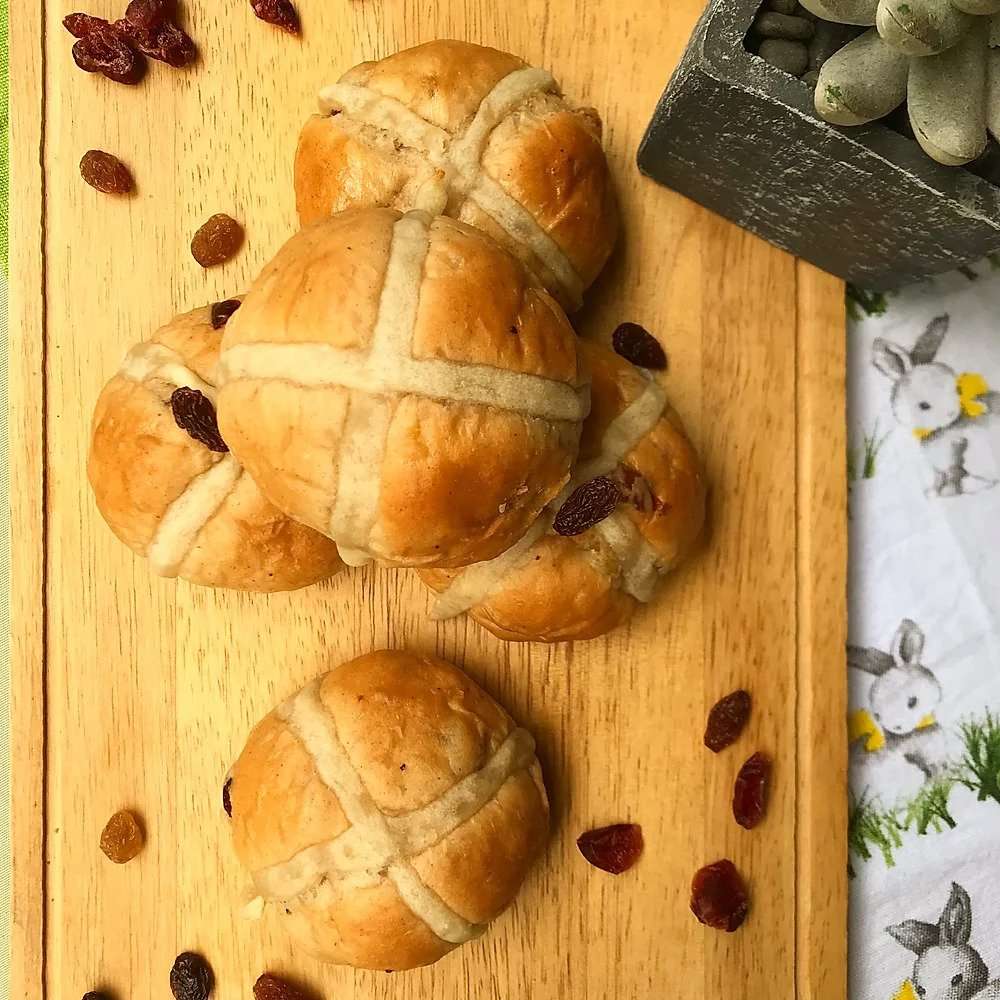 vegan hot cross buns